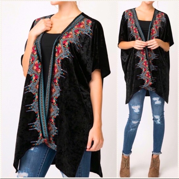 ANDREE BY UNIT Tops - NWOT Andrée by Unit Boho Velvet Embroidered Kimono Cardigan Black Small Medium